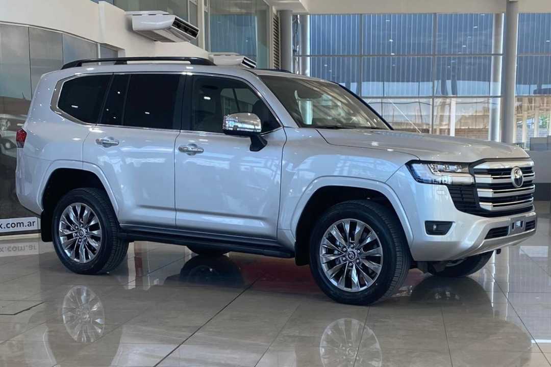 foto- TOYOTA-LAND CRUISER